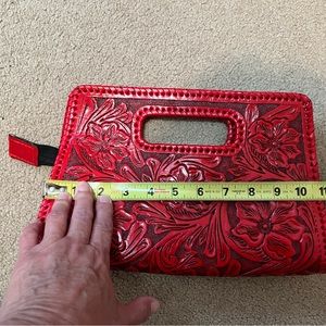 Smaller que chula clutch carried once excellent condition